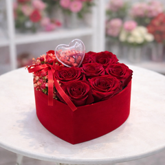 Aranjament în Cutie de Catifea - Trandafiri Stabilizați